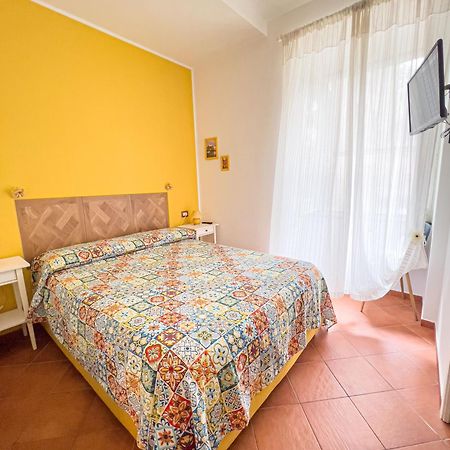 Giallo Napoli Bagian luar foto