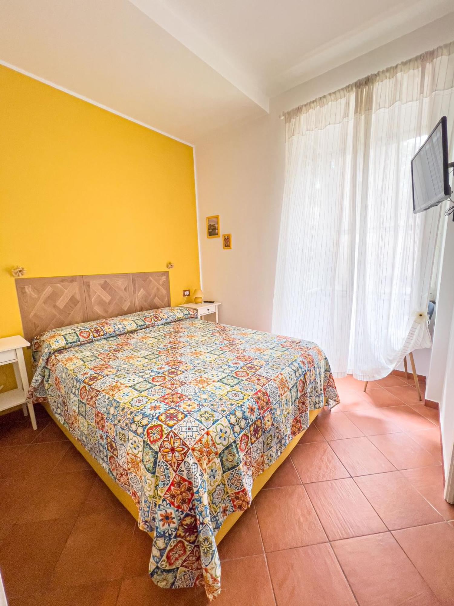 Giallo Napoli Bagian luar foto
