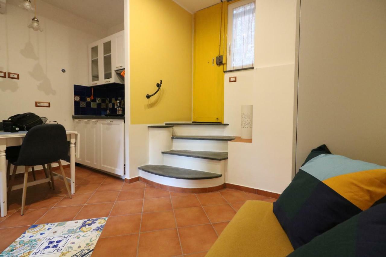 Giallo Napoli Bagian luar foto